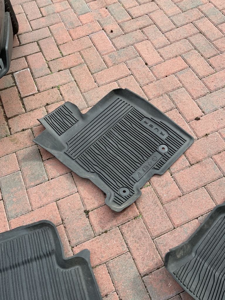 Fitted rubber mats 