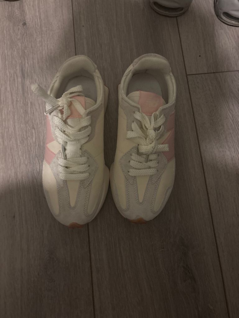 Women's Trainers, White with Pink Accents – Good Condition