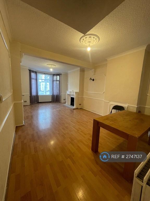 3 bedroom house in Masterman Road, London, E6 (3 bed) (#2747137)