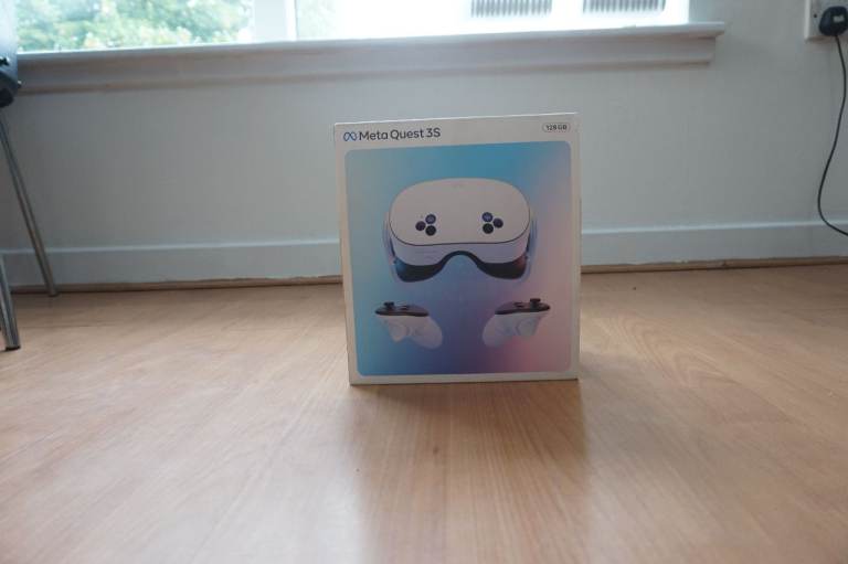 Meta Quest 3s 128GB (excellent condition)