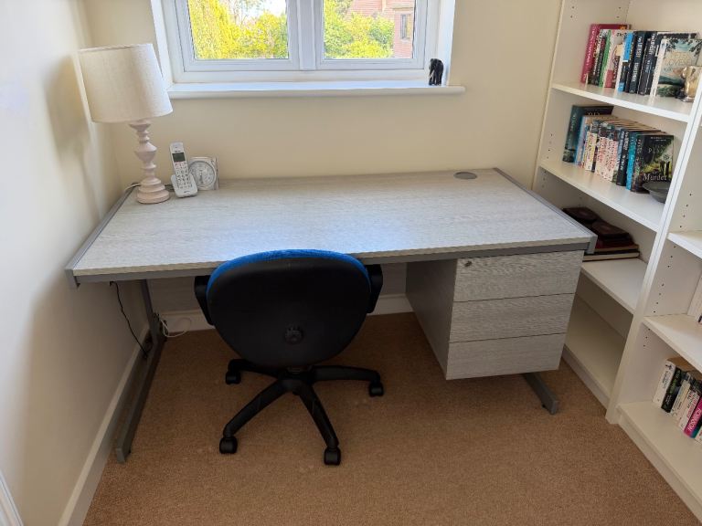 Office Desk with Drawers – Good Condition