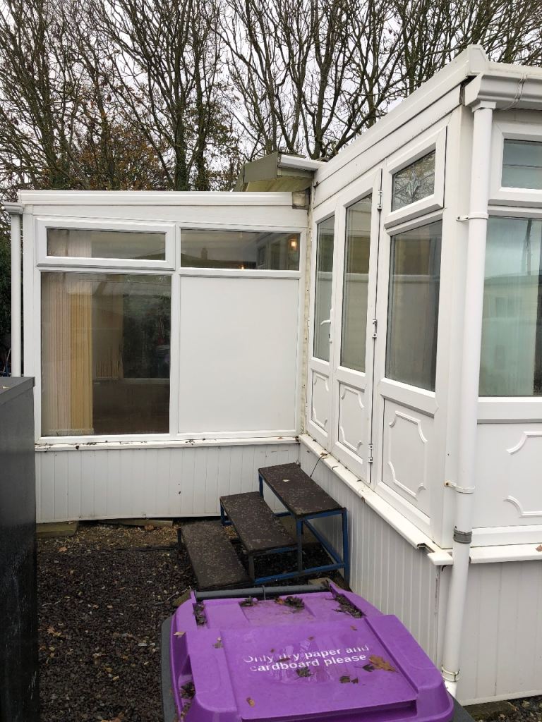 OFF SITE pemberton park lane caravan new boiler new carpets 39x14