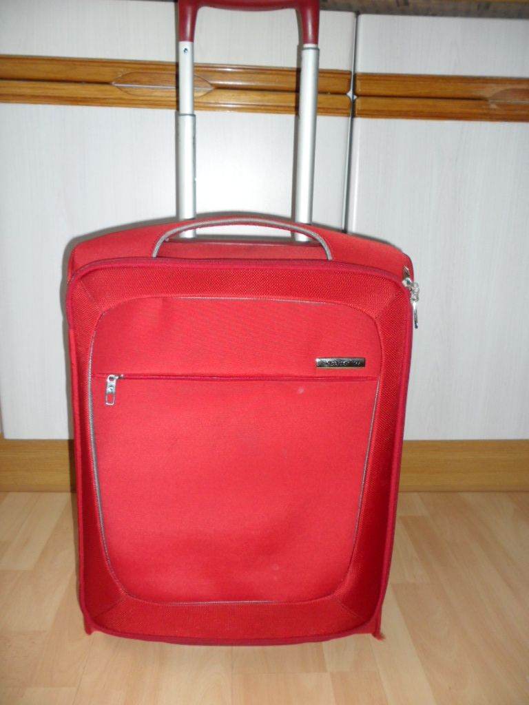 Samsonite Red Small/ Medium Suitcase on Wheels