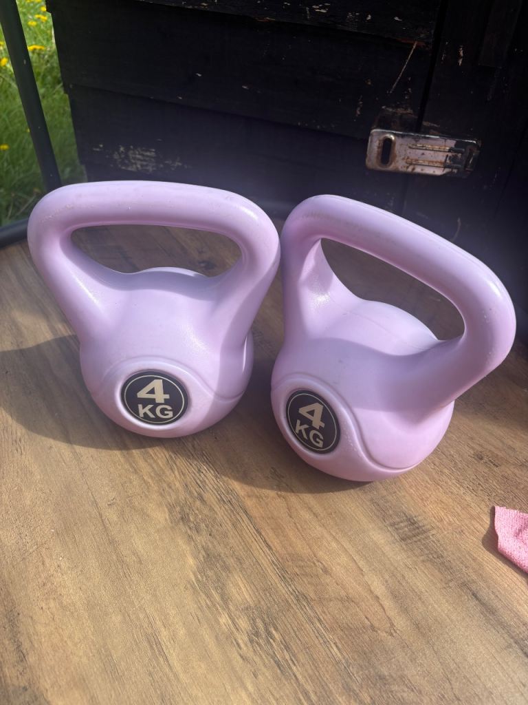 2x 4kg kettle bells 