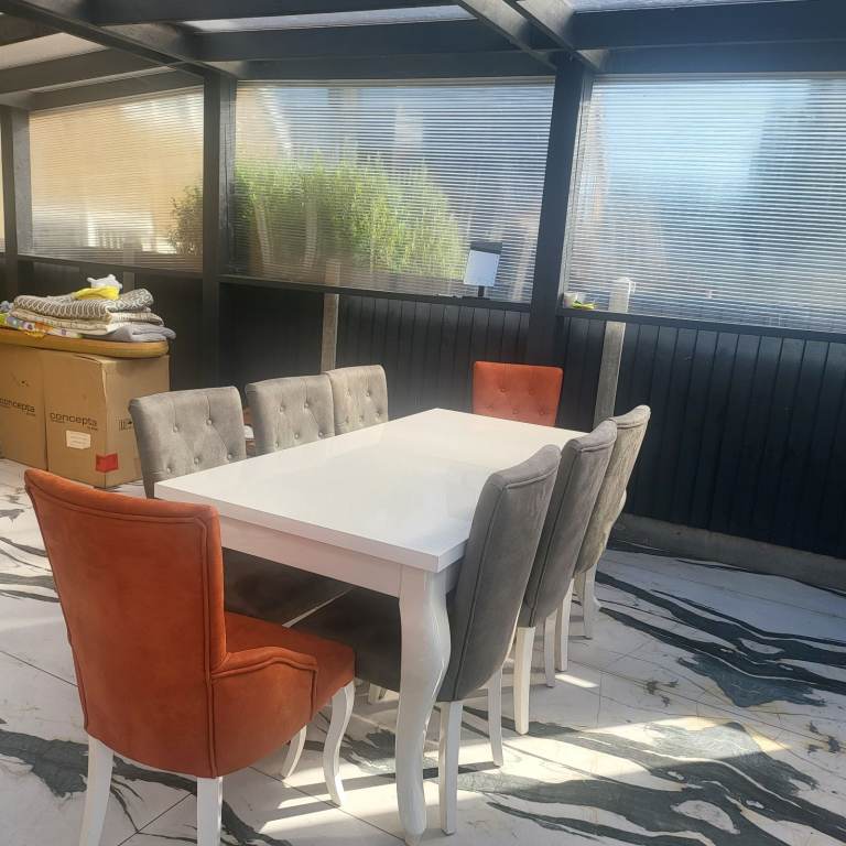 Expandable Dining Table with Chairs 