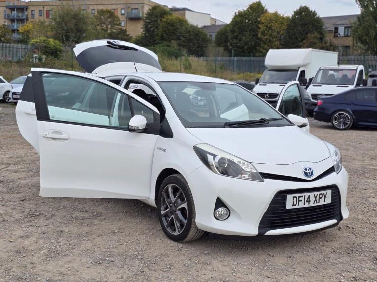 2014 Toyota Yaris 1.5 VVT-h Trend Hatchback 5dr Petrol Hybrid CVT Euro 5 (101 ps) Hatchback Hybri...