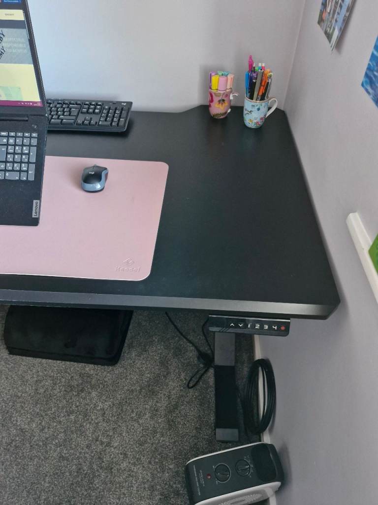 Open to offers!! Ikea uppspel sit/stand desk
