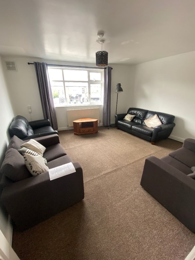 2/3 Bed Flat above shop Wylde Green Erdington B23
