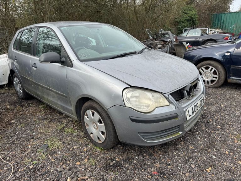Vw polo 9n 1.2 2006 grey silver BREAKING FOR PARTS 
