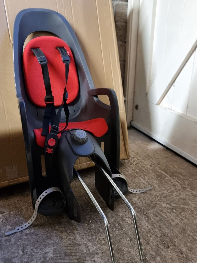 Hamax child bike seat saddle mounted with two brackets