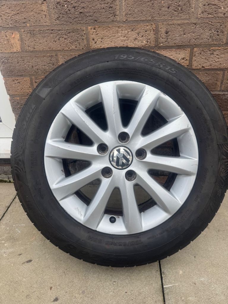 Volkswagen 15” alloy wheels/excellent Tyres