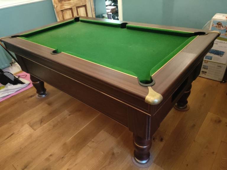 6' x 3' slate bed table with cues and balls – green baize, good condition