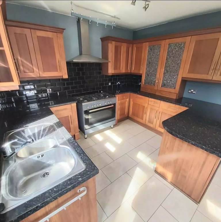 Fully Furnished Rooms Available in House Share. Ideal for UC Applicants 35 years old and over.