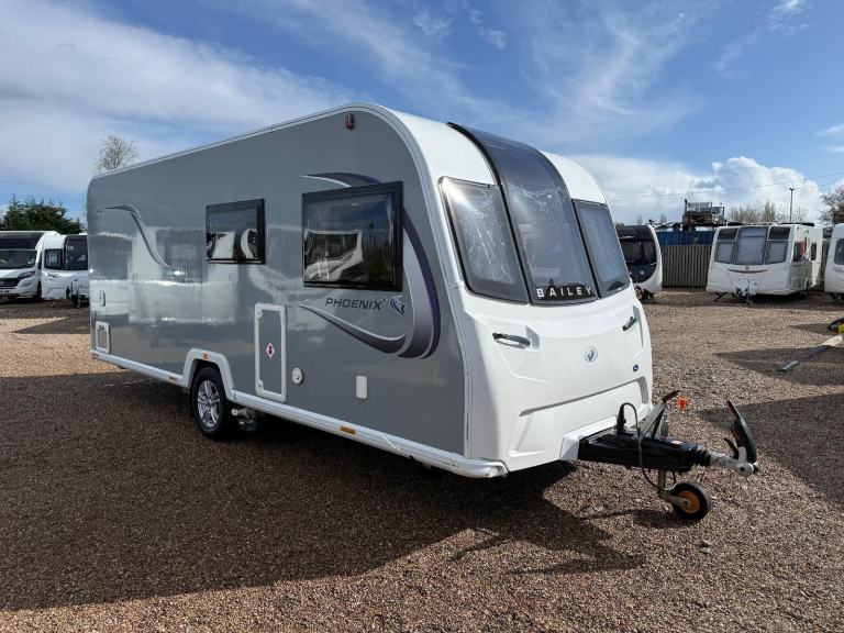 2022 BAILEY PHOENIX + 440 4 BERTH FIXED BED TOURING CARAVAN - FULL END WASHROOM