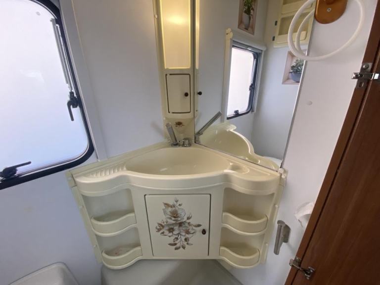 2013 ADRIA ALTEA TRENT 4 BERTH LUXURY TOURING CARAVAN