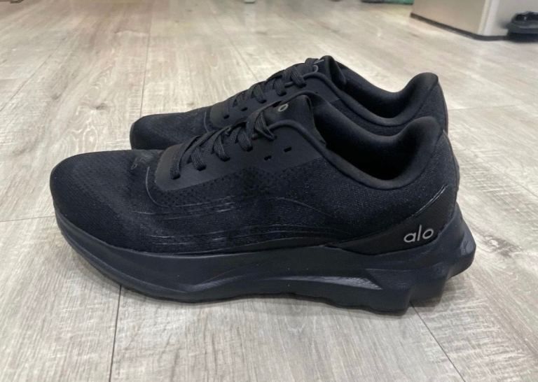 Alo runner black men’s shoes size 9 brand new 