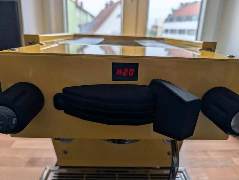 La Marzocco Linea Mini R Espresso Machine - Yellow, As Good As New for Sale
