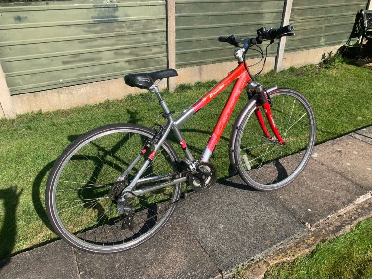 Carrera ladies alloy framed mountain bike 26 inch wheels 21gears slight scratches rides perfect 