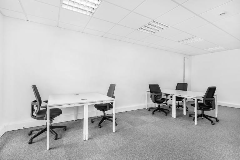 Folkestone - CT19 4RH \ Office Space Available to Rent by the Day