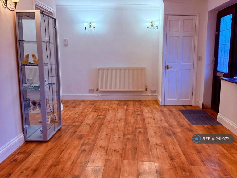 2 bedroom house in The Mead, Laindon, Basildon, SS15 (2 bed) (#2411672)