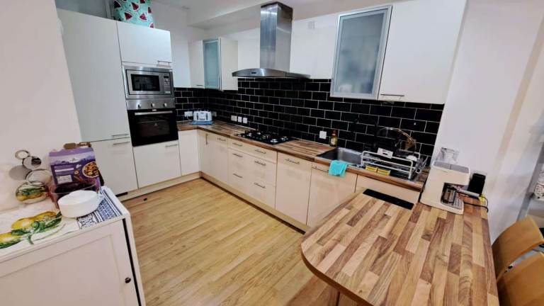 Ensuite Double Bedroom For Rent In Partick Glasgow West End