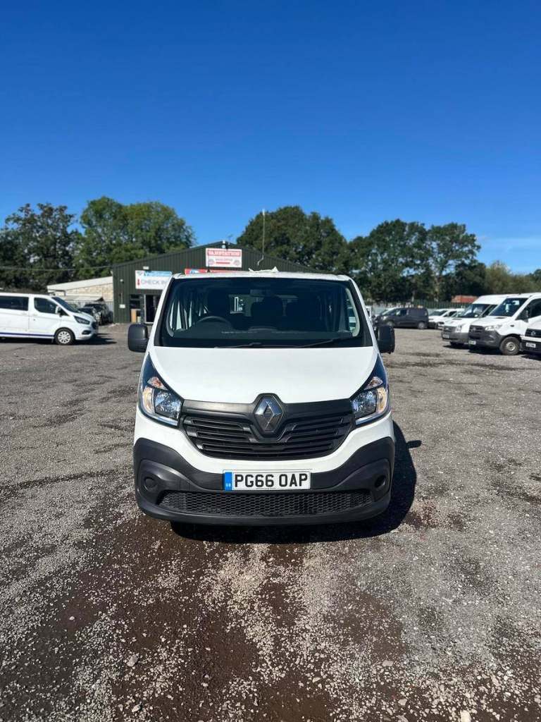 2017 Renault Trafic SL29 ENERGY dCi 125 Business 9 Seater MPV DIESEL Manual