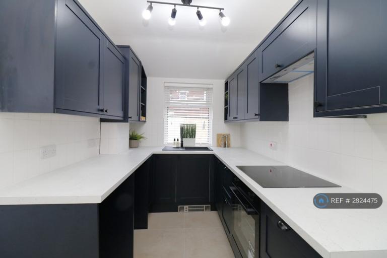 3 bedroom house in Raymond Avenue, Bury, BL9 (3 bed) (#2824475)