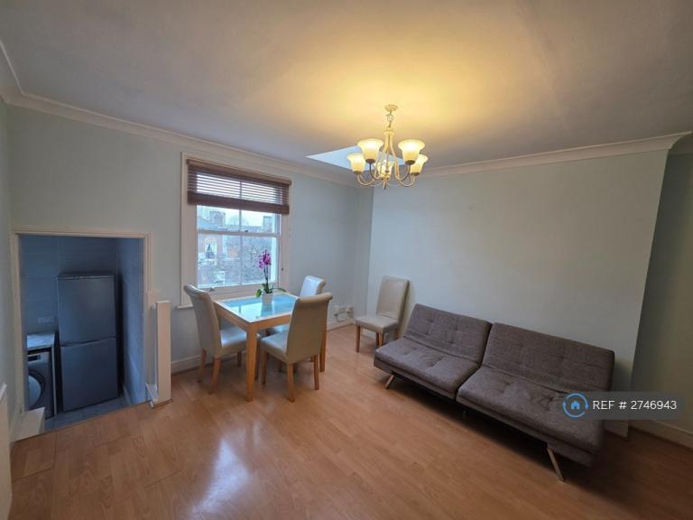 2 bedroom flat in Cambridge Gardens, London, W10 (2 bed) (#2746943)