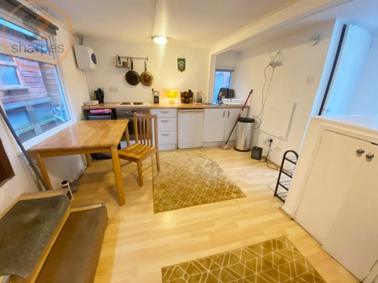 Studio flat in Studio 1, 7 Ducks Walk, Richmond, London