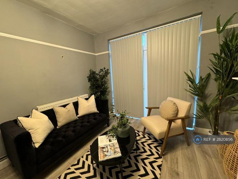 4 bedroom house in Sutherland Road, London, E17 (4 bed) (#2820856)