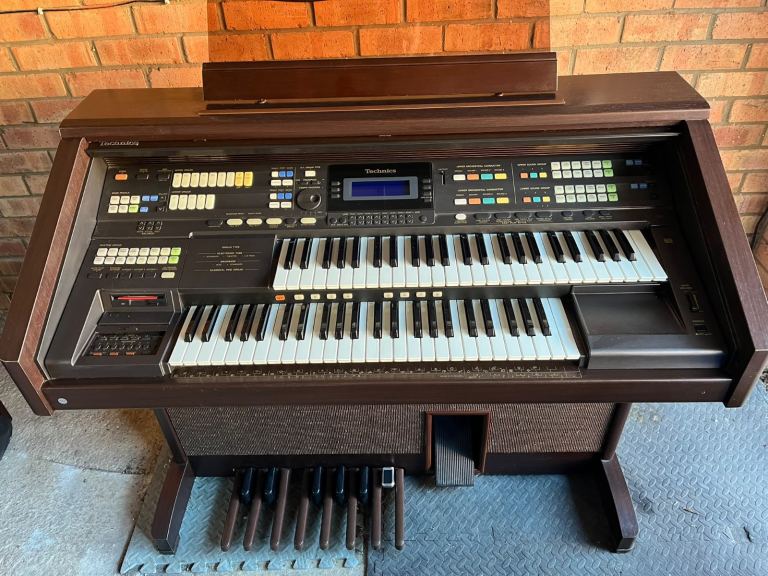 Technics Vintage GA1 electric organ + piano stool