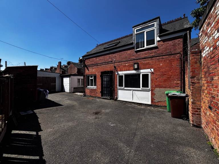 Workshop with Offices & Yard For Sale in Nottingham