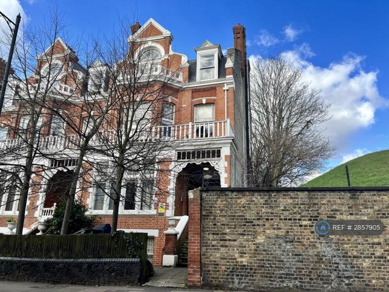 Studio flat in Hornsey Lane, London, N6 (#2857905)