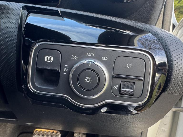 MERCEDES-BENZ A CLASS 1.3 A250e 15.6kWh AMG Line 2020