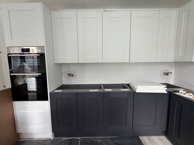 New White/Alchemy Grey Shaker Style Kitchen Units - Various Sizes