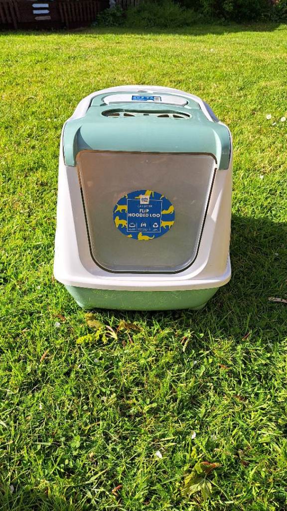 Large hooded cat littter loo