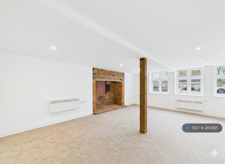 2 bedroom flat in Roydon Road, Diss, IP22 (2 bed) (#2813921)