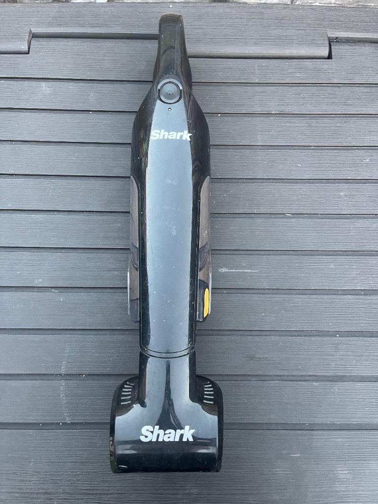 Shark CH950UKT HandVac Cordless Vacuum – Spares or Repairs