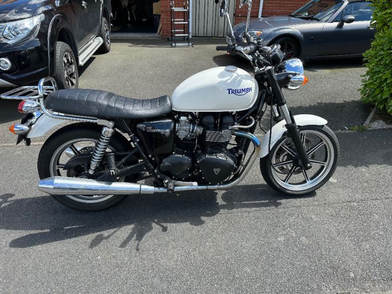 Triumph, BONNEVILLE, 2010, 865 (cc)