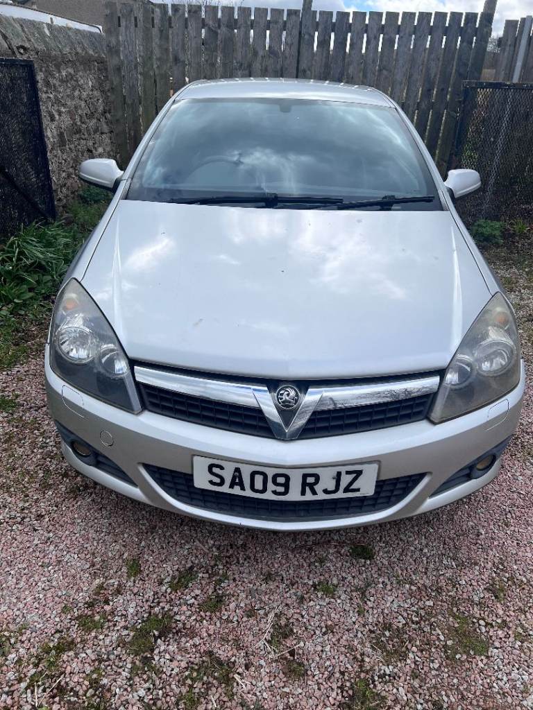 Vauxhall Astra SRI 3dr with five alloys, spares or repair, car is on a sorn 