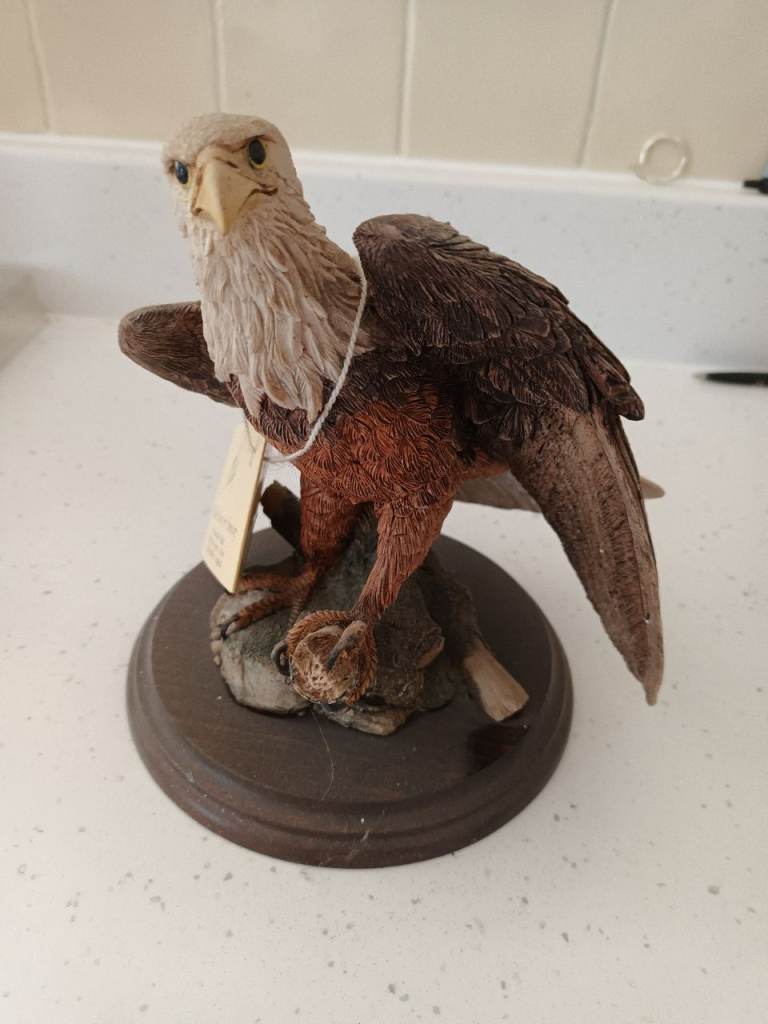 Country Artists figure of "Bald Eagle" no. CA229