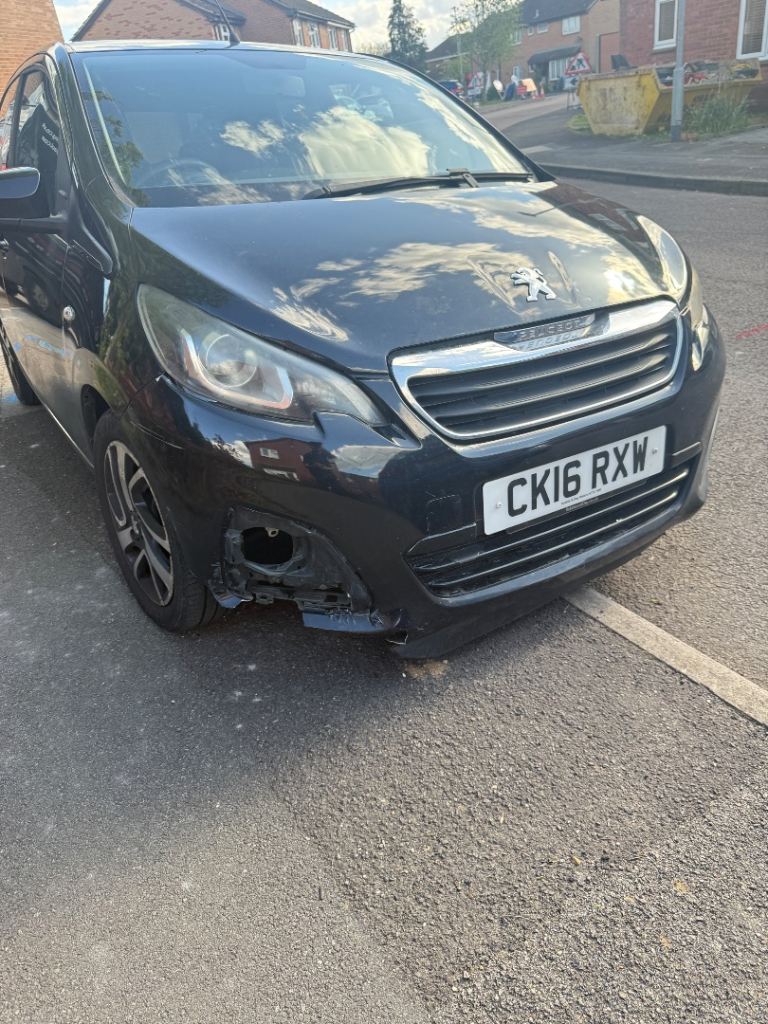 Peugot 108 allure 1.2L pure tech 2016