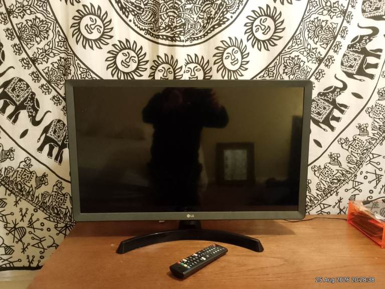LG 27-inch Smart TV with Remote - very Good Condition