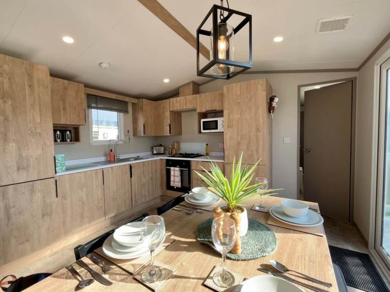 Well Looked After Pre-Owned 2022 Victory Stonewood 39x12 – 2 Bedroom Holiday Home