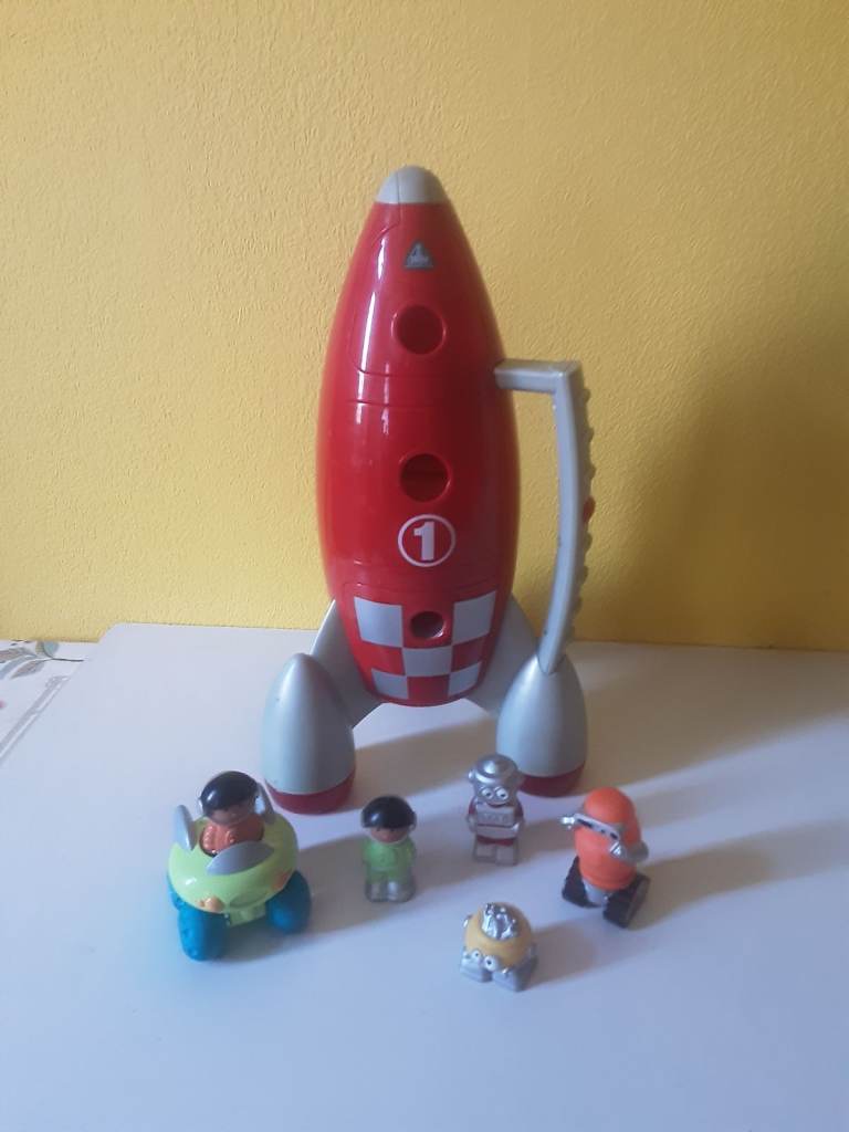 Early learning Centre happyland lift off rocket  .+ accessories 