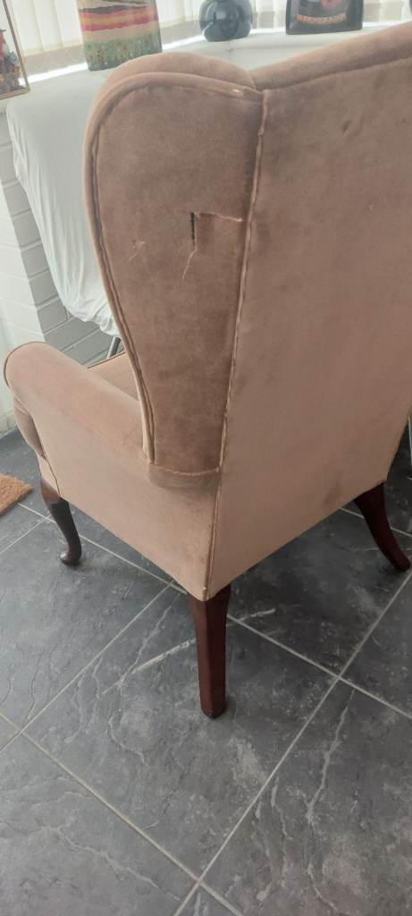 Wing cosy brown Chair.  Living bedroom furniture