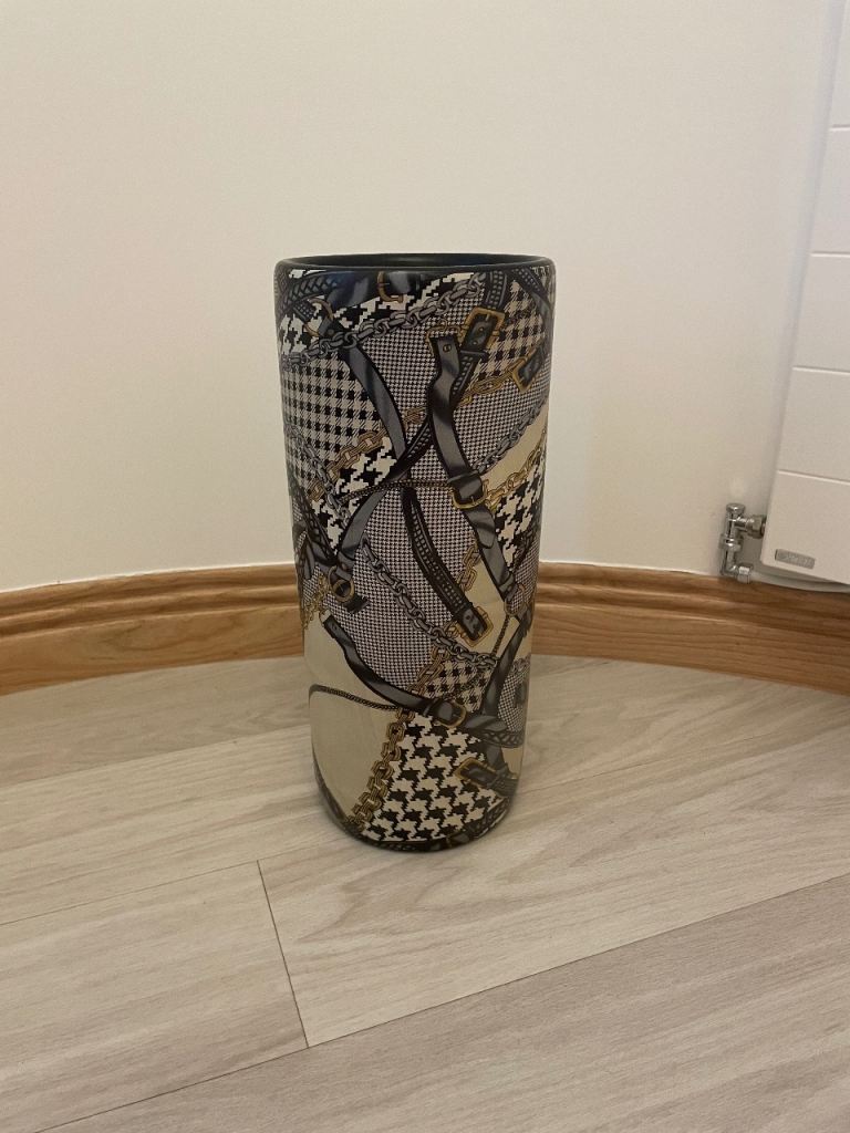 Unusual umbrella stand/vase 