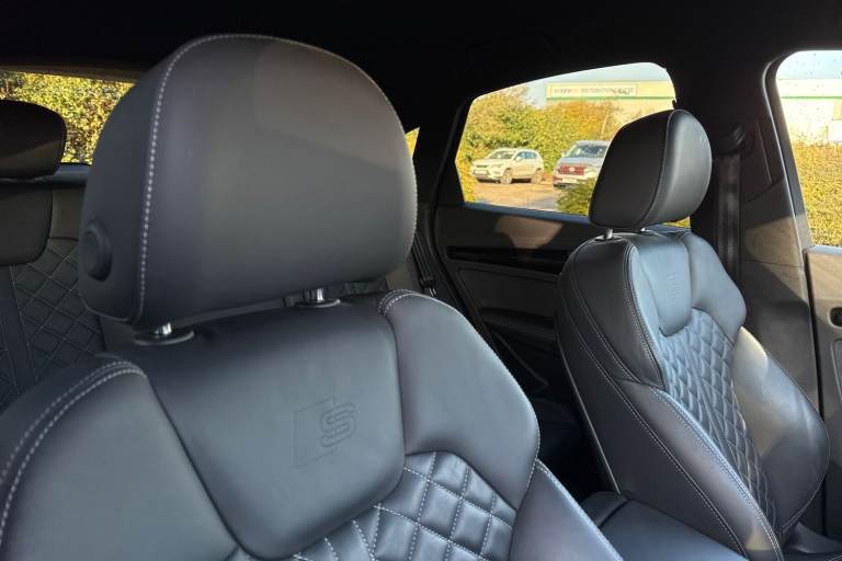 2022 Audi Q5 Edition 1 40 TDI quattro 204 PS S tronic SUV DIESEL Automatic