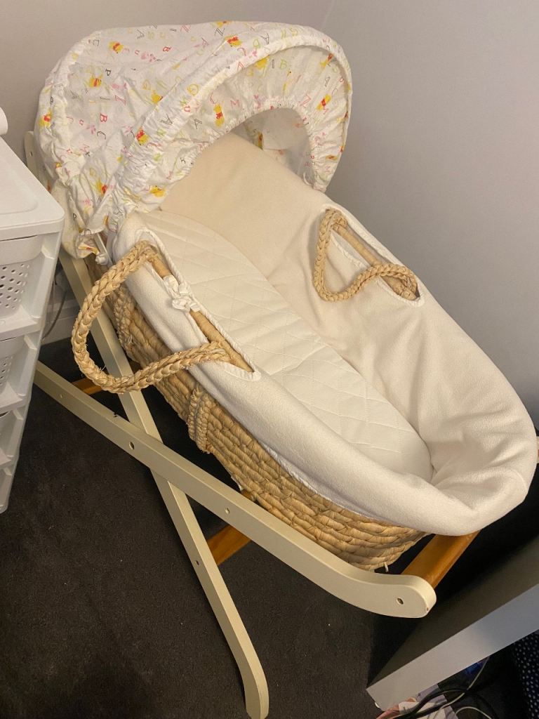 Moses basket and stand 