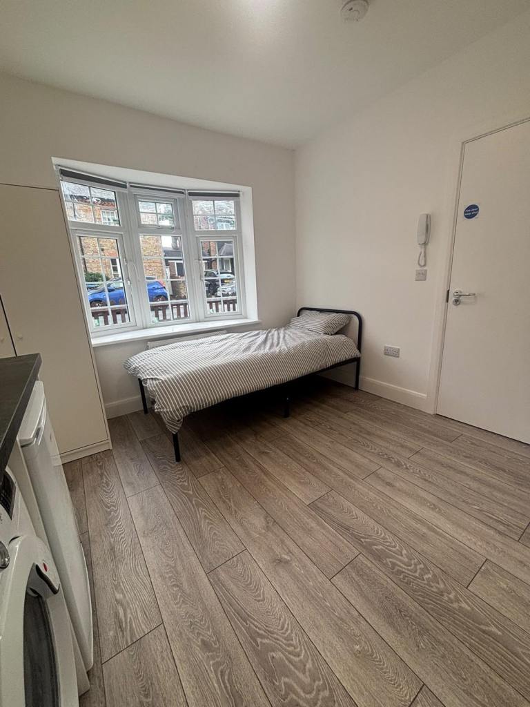 HERTFORDSHIRE PIP LCW CARERS STUDIO FLAT